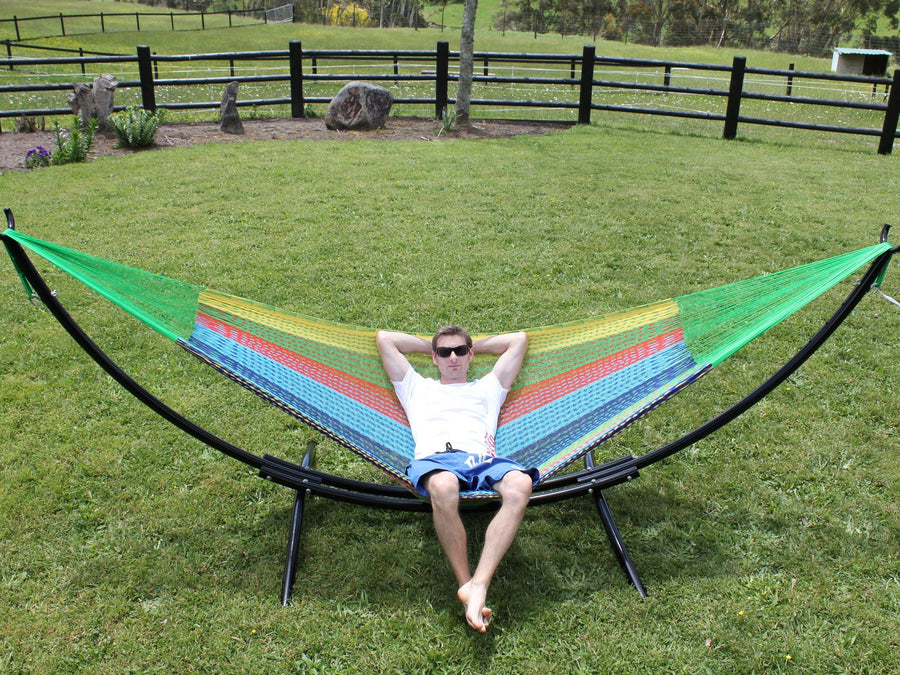 Freestanding garden hammock