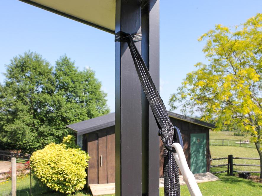 Hanging a hammock from posts with tree straps